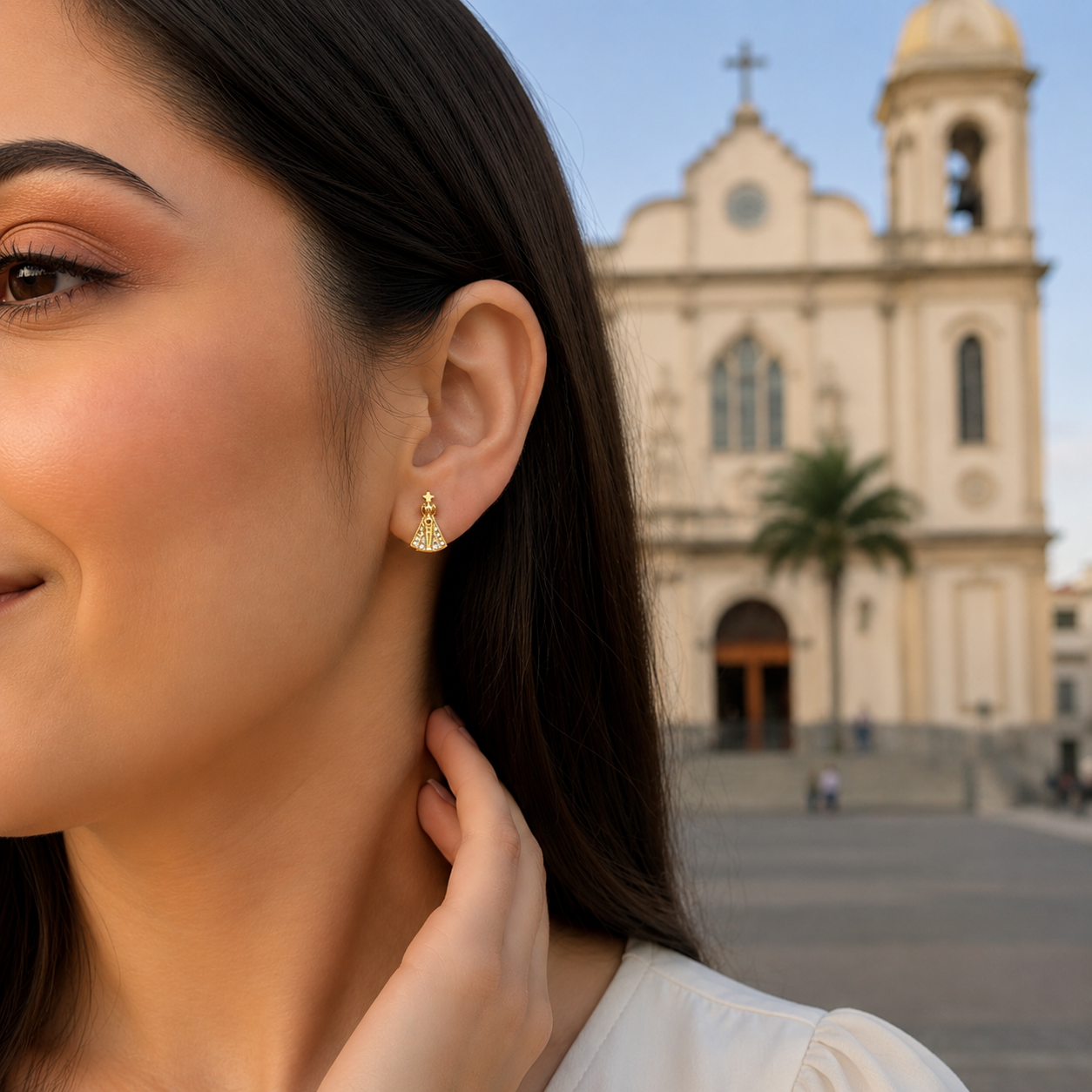 Brinco Nossa Senhora Aparecida Proteção Sagrada Semi jóias